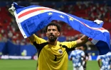 Héros du jour, le gardien du Cap Vert Vozinha célèbre le match nul de son équipe contre l'Espagne lundi à Atlanta.