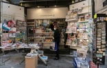 Un kiosque à Paris, le 9 avril 2020