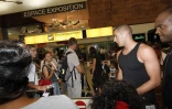 Dimanche 27 Décembre 2009


Karim Benzéma et son ami le rappeur Rohff ont quitté La Réunion