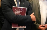 Un participant à la réunion sur la réforme des retraites à Paris le 18 juillet 2019