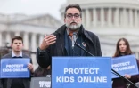 L'ancien ingénieur de Meta Arturo Béjar prend la parole lors d'un rassemblement pour demander aux entreprises de la tech de rendre des comptes sur les mesures prises pour protéger les enfants et les adolescents en ligne, le 31 janvier 2024 à Washington