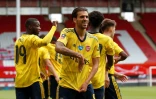 Le milieu espagnol d'Arsenal Dani Ceballos (c) vient de marquer le but de la victoire (2-1) sur le terrain de Sheffield, le 28 juin 2020