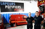 La caporal-cheffe Myriam Chudzinski (g) et l'adjudant-chef Jérôme Demay dans leur casern, deux jours après l'incendie de la cathédrale Notre-Dame, le 17 avril 2019 à Paris