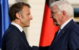 Le président français Emmanuel Macron (à gauche) et le président allemand Frank-Walter Steinmeier, le 26 mai 2024 au palais présidentiel de Berlin
