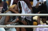 Des femmes en pleurs lors de la cérémonie du 20e anniversaire du génocide de 1994 au Rwanda, au Stade Amahoro de Kigali, le 7 avril 2014