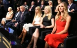 Donald Trump Jr., Donald Trump, Ivanka et Tiffany Trump écoutent le discours d'Eric Trump à la Convention républicaine le 19 juillet 2016 à Cleveland