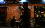 A la terrasse d'un bar à Paris le 3 octobre 2020