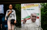 Une affiche annonçant la visite du pape François en Bulgarie, le 4 mai 2019 à Sofia