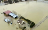 Vue aérienne prise le 3 mars 2010 du village inondé de L'Aiguillon-sur-Mer 4 jours après la tempête Xynthia
