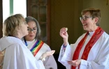 L'Eglise catholique laisse en suspens la question de l'ordination des femmes
