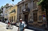 Un immeuble néoclassique à vendre dans un des plus vieux quartier d'Athènes, le 7 juillet 2017