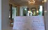 Mardi 19 janvier 2010 -
Les ex-salariés de l'Arast manifestent devant la Villa du Département