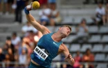 Le Français Kevin Mayer, au lancer du poids, lors du meeting de Paris (Diamond League), le 18 juin au stade Charléty à Paris 
