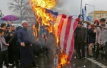 Des Iraniens brûlent un drapeau américain en marge des commémorations du 40e anniversaire de la Révolution islamique, le 11 février 2019 à Téhéran
