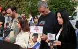 Des familles d'otages à Gaza lors d'un rassemblement à Tel Aviv avant l'approbation par le cabinet de sécurité israélien de l'accord pour un cessez-le-feu incluant la libération d'otages, le 17 janvier 2025