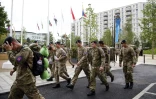Des soldats de l'armée britannique arrivent au village olympique, le 10 juillet 2012 à Londres, après avoir été appelés en urgence après la défaillance de la société de sécurité privée, en charge de la protection aux Jeux