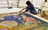 Restauration d'une tapisserie de la tenture de l'Apocalypse, le 22 septembre 2016 Ă Angers