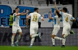 La joie de l'attaquant polonais de Marseille, Arkadiusz Milik (g), après son doublé contre Bâle, lors du 8e de finale aller de la Ligue Europa Conference, le 10 mars 2022 au Stade Vélodrome