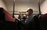 Le premier ministre Jean Castex (D) et le PDG de la SNCF Jean-Pierre Farandou (L) visitent le train de nuit Paris-Nice Ă la gare d'Austerlitz Ă Paris le 20 mai 2021
