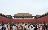 Des touristes visitent la Cité Interdite à Pékin, le 11 juillet 2026