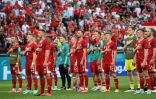 Les joueurs hongrois remercient leurs supporters à la fin du match de l'Euro perdu contre le Portugal à Budapest le 15 juin 2021
