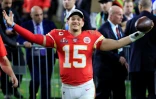 La joie de Patrick Mahomes après avoir remporté avec les Kansas City Chiefs la finale du Super Bowl au détriment des San Francisco 49ers, le 2 février 2020 à Miami  