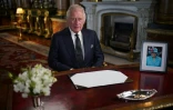 Le roi Charles III lors de sa première allocution télévisée, le 9 septembre 2022 à au palais de Buckhingham, à Londres