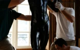 La sculpure "L'Age d'Airain" de Rodin réinstallée à l'Hôtel Biron à Paris le 15 septembre 2015