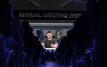 Le président ukrainien Volodymyr Zelensky en visioconférence devant des participants au Forum économique mondial de Davos, le 23 mai 2022 en Suisse