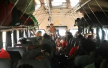 Des migrants à bord d'un bus à destination de Danli, après être arrivés à Trojes, au Honduras, le 11 juin 2022