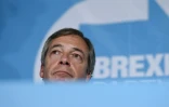 Nigel Farage, chef du Parti du Brexit en tête dans les sondages pour les élections européennes, fait campagne à Pontefract, le 13 mai 2019