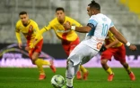 Le milieu de terrain marseillais Dimitri Payet ouvre le score sur pénalty face à Lens, lors de la 22e journée de Ligue 1, le 22 janvier 2022 au Stade Bollaert-Delelis