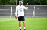 Le coach des Bleues Olivier Echouafni lors d'un entraînement à Zwijndrecht aux Pays-Bas, le 15 juillet 2017