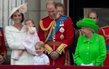 (G à D) La duchesse de Cambridge tenant sa fille la princesse Charlotte, le prince George, le prince William, le Duc de Cambridge et la reine Elizabeth II, le 11 juin 2016 à Buckingham Palace