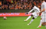 Paul Pogba tir au but face aux Pays-Bas en qualifs pour le Mondial-2018 à Amsterdam, le 10 octobre 2016
