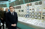 Le président de la République Nicolas Sarkozy visite la salle de commandes de la centrale de Fessenheim (Haut-Rhin) le 9 février 2012