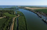 Vue aérienne du fleuve Pô à Scardovari, dans le nord-est de l'Italie, le 25 juin 2026