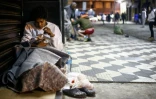 Une personne sans domicile fixe passe la nuit dans une rue du centre de Sao Paulo, au Brésil, le 26 juin 2016