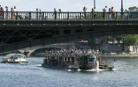 Des bateaux-mouches sur la Seine à Paris, le 9 juillet 2022