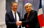 Nicolas Dupont-Aignan, président de Debout la France, et Marine Le Pen lors de leur conférence de presse commune le samedi 29 avril 2017