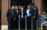 Le producteur de cinéma Harvey Weinstein, photographié ici le 11 décembre à sa sortie du  tribunal de Manhattan, doit comparaitre lundi pour l'ouverture de son procès