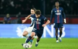 Le joueur du PSG Joao Neves Ă la lutte avec Vincent Marchetti, du PFC, au cours du derby de la capitale en Ligue 1 le 4 janvier 2026 au Parc des Princes
