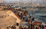 Des Palestiniens fuient la ville de Gaza en direction du sud, le 13 septembre 2025