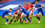 Les Français Vincent Rattez (g), Virimi Vakatawa (c) et Gaël Fickou contre le pays de Galles dans le Tournoi des six nations, le 24 octobre 2020 au Stade de France 