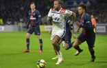 L'attaquant de Lyon Memphis Depay contre le PSG le 3 février 2019 à Décines-Charpieu