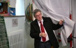 L'Insoumis Jean-Luc Mélenchon vote, le 24 avril 2022 à Marseille