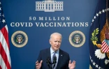 Le président américain Joe Biden évoque les 50 millions de doses de vaccin administrées lors d'une conférence de presse à l'Eisenhower Executive Office Building de Washington, le 25 février 2021.
