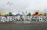 Rassemblement d'enfants pour demander l'abandon des énergies fossiles, le 11 décembre 2015 devant la conférence sur le climat au Bourget
