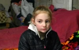 Lilia, 8 ans, qui vit avec sa famille dans un parking souterrain Ă l'abri des bombes, le 23 avril 2022 Ă Kharkiv, en Ukraine