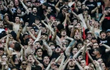 Des supporters rassemblés avant la finale de la Coupe de France opposant le RC Lens à l'OGC Nice au Stade de France, à Saint-Denis, le 22 mai 2026 en Seine-Saint-Denis
